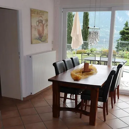 Carlotta Og Comfortable Tremosine
